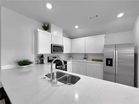 Kitchen - 3801 Pinecrest St, Springdale, AR 72764 photo 5 of 5