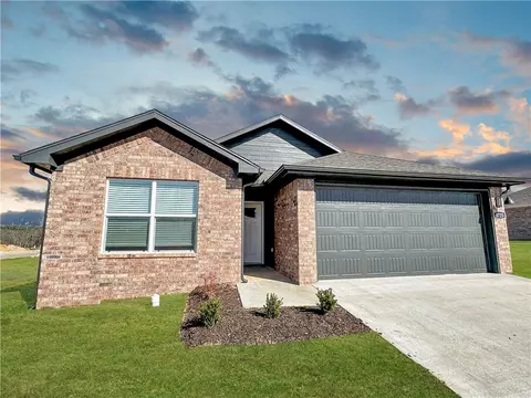 Exterior - 3801 Pinecrest St, Springdale, AR 72764 photo 2 of 3