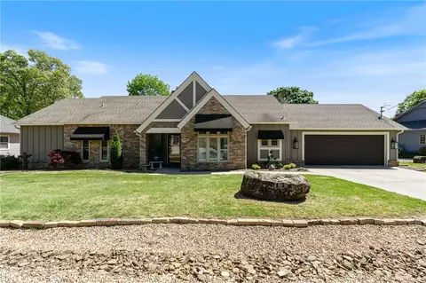 17 Monikie Cir, Bella Vista, AR 72715