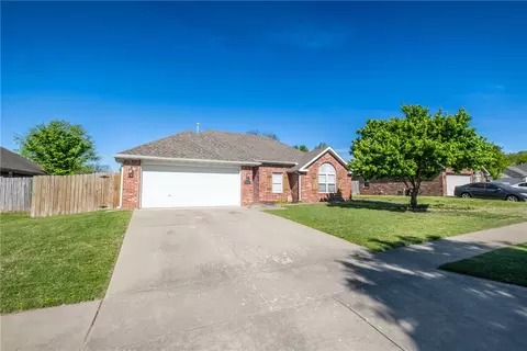 2951 N Bermuda Ave, Fayetteville, AR 72704