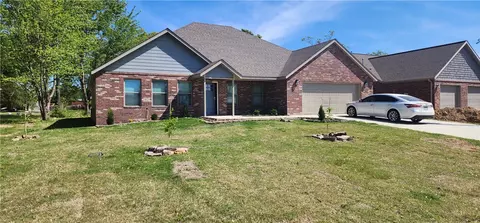1336 Crawford St, Gentry, AR 72734