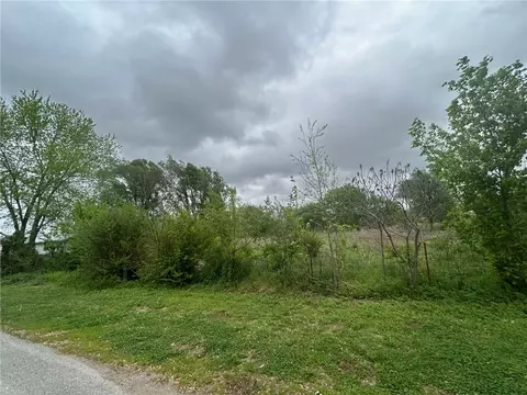 106 Nelson Park Rd, Gravette, AR 72736