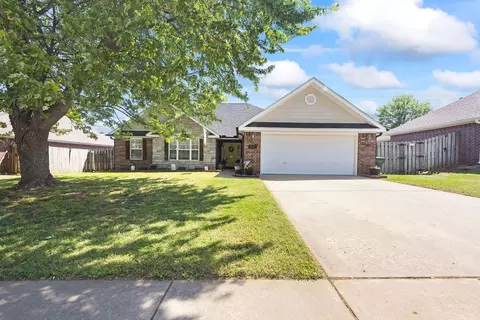 1932 N Cannondale Dr, Fayetteville, AR 72704