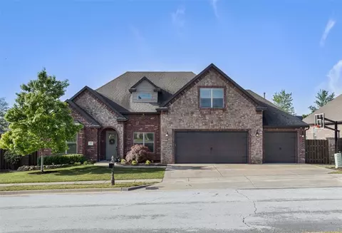 4904 Red Maple Ct, Rogers, AR 72758