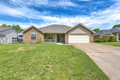110 Cypress St, Centerton, AR 72719