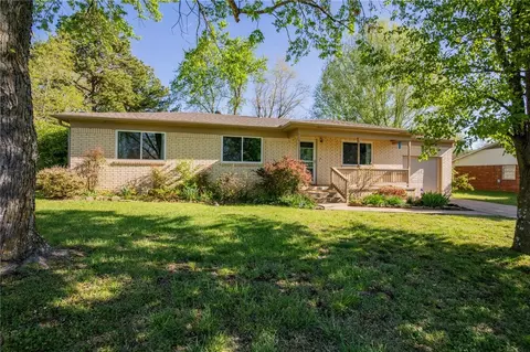 2100 E Lee St, Fayetteville, AR 72701