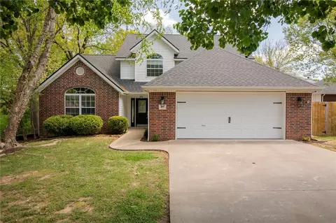 402 Willington Ln, Bentonville, AR 72712