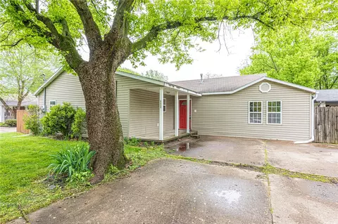 2906 1st St, Fayetteville, AR 72704