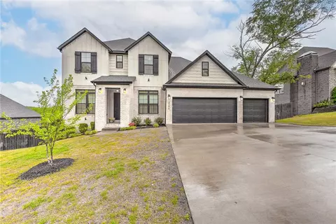 3704 Creekstone Blvd, Bentonville, AR 72712