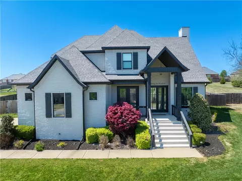 2200 Riverfront Ln, Fayetteville, AR 72703