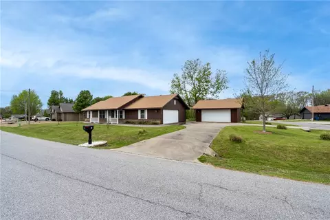 29 Kirkcaldy Dr, Bella Vista, AR 72715