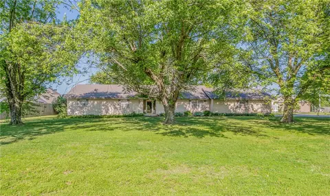 3080 Butterfield Coach Rd, Springdale, AR 72764