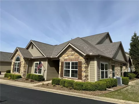 1300 SW Doe Ln, Bentonville, AR 72712