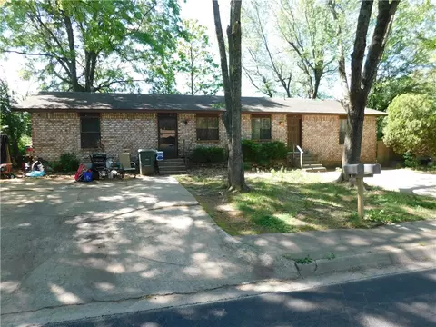219 E 221 E Adobe St, Fayetteville, AR 72703