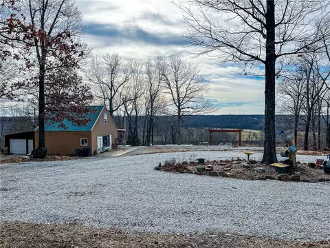 17881 Goldfinch Rd, Neosho, MO 64850