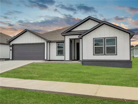 4422 W Canyon Run Dr, Fayetteville, AR 72704