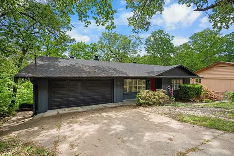 10 Gwaltney Cir, Bella Vista, AR 72715