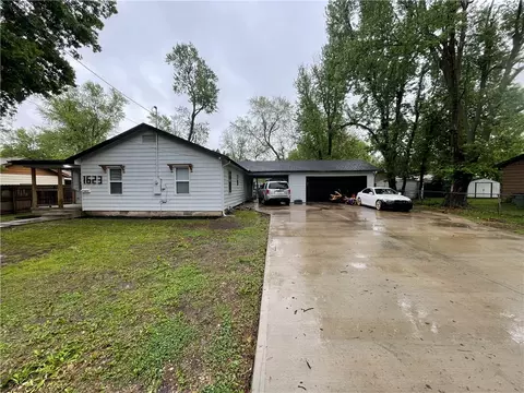 1623 Theodore Dr, Springdale, AR 72762