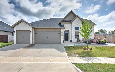 538 N Drewrys Bluff Dr, Fayetteville, AR 72704