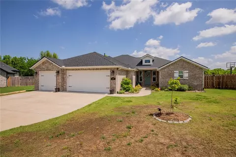 104 Kindley Ct, Gravette, AR 72736