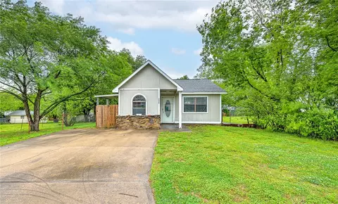 1075 Massey St, Decatur, AR 72722