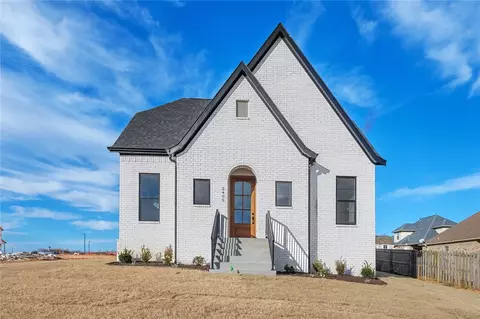 2405 S 31st St, Rogers, AR 72758