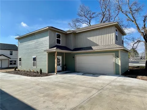 705 SW Dallas St, Gravette, AR 72736