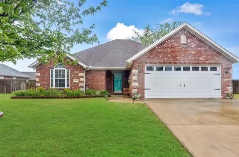 821 Grant Ave, Prairie Grove, AR 72753