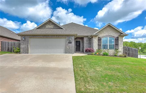 2852 W Featherock, Fayetteville, AR 72704