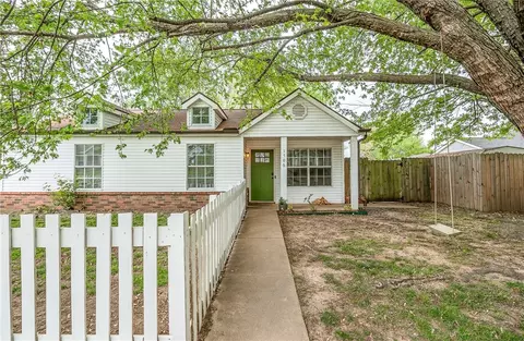 1706 Signature Dr, Bentonville, AR 72712
