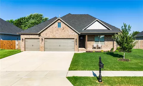 685 Soldera Rd, Springdale, AR 72762
