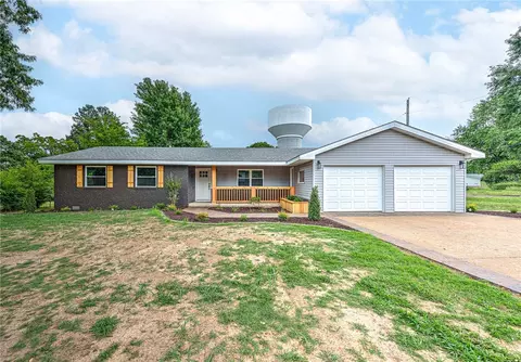601 Detroit St, Gravette, AR 72736