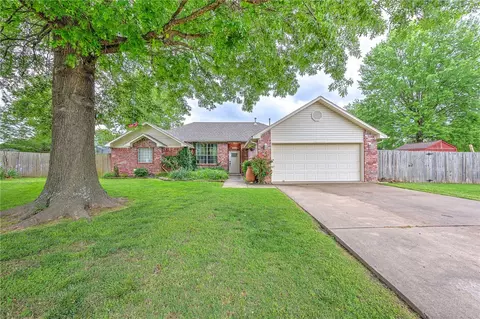 3030 N Apatite Dr, Fayetteville, AR 72704