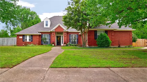 5408 Redbud St, Rogers, AR 72758