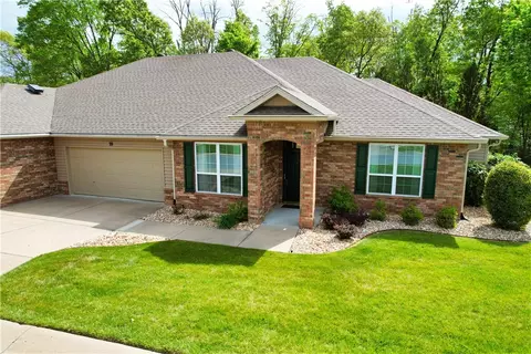 22 Highland Pkwy, Bella Vista, AR 72715