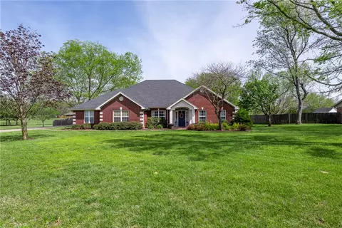 2802 S Laurel Crossing Cir, Rogers, AR 72758