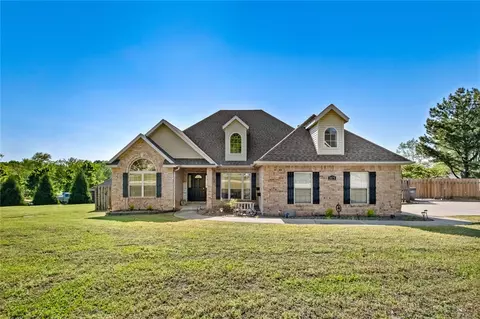 1079 Abbey Ct, Cave Springs, AR 72718
