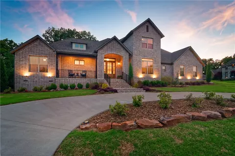 2675 N Peabody Pl, Fayetteville, AR 72704