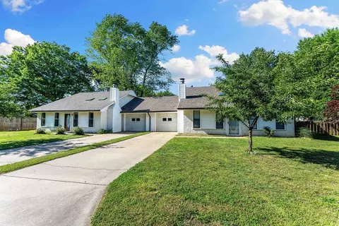 2601 W 2603 W Meadow Ln, Rogers, AR 72756