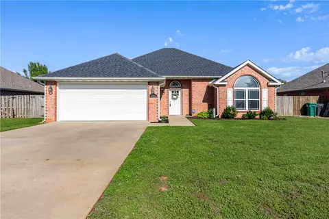 3305 S 2nd St, Rogers, AR 72758