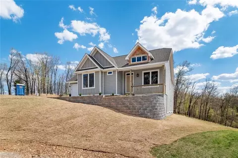 1 Manton Ln, Bella Vista, AR 72714