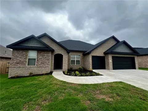 301 Doral Dr, Cave Springs, AR 72718