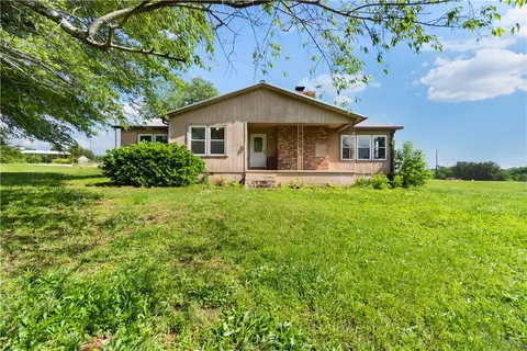 504 Cain Ave, Huntsville, AR 72740