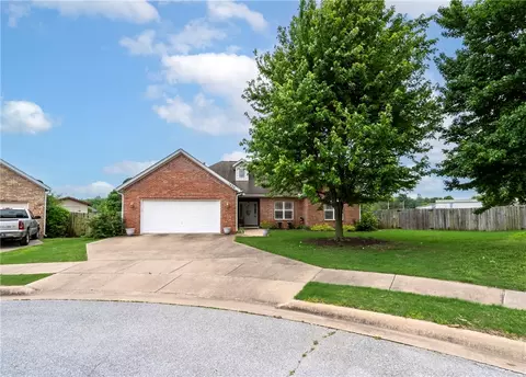 1404 Ezekiel Ct, Siloam Springs, AR 72761
