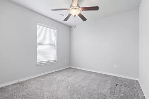 Bedroom - 1021 Silverthorn Dr, Centerton, AR 72719 photo 4 of 4