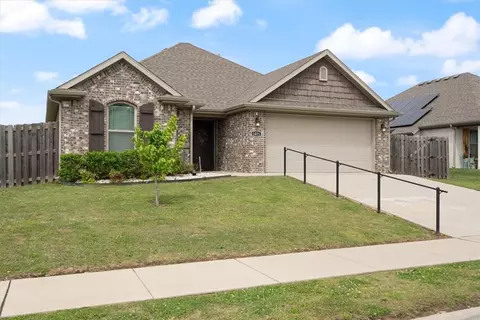 Exterior - 1021 Silverthorn Dr, Centerton, AR 72719 photo 2 of 3