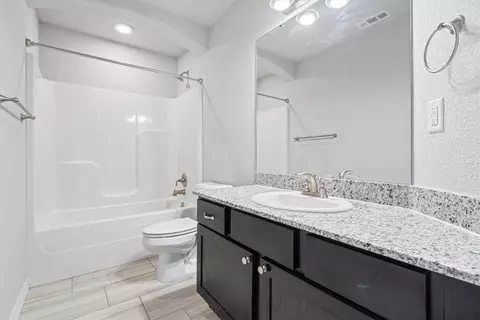 Bath - 1021 Silverthorn Dr, Centerton, AR 72719 photo 1 of 1
