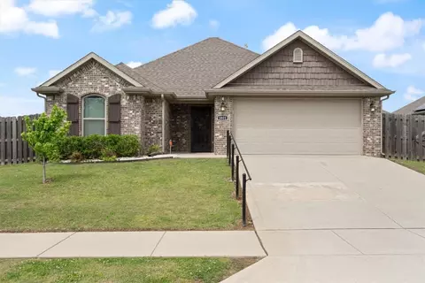 1021 Silverthorn Dr, Centerton, AR 72719