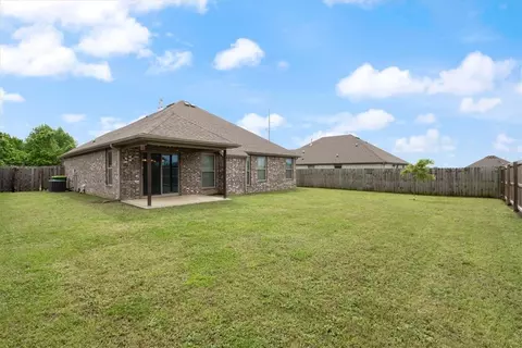 Exterior - 1021 Silverthorn Dr, Centerton, AR 72719 photo 3 of 3