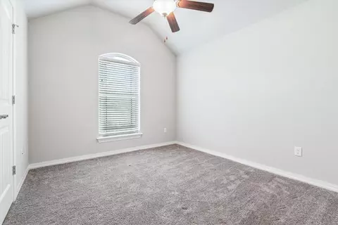 Bedroom - 1021 Silverthorn Dr, Centerton, AR 72719 photo 3 of 4